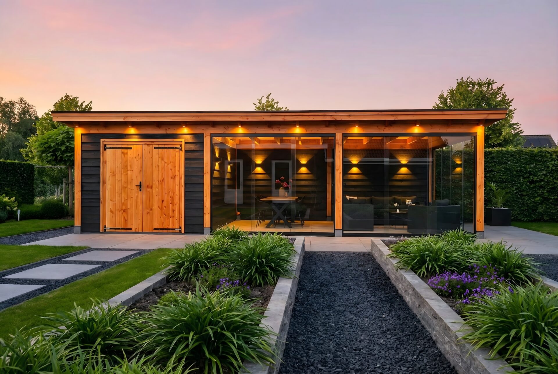Luxe veranda met houten overkapping op maat gebouwd door Beus Bouw