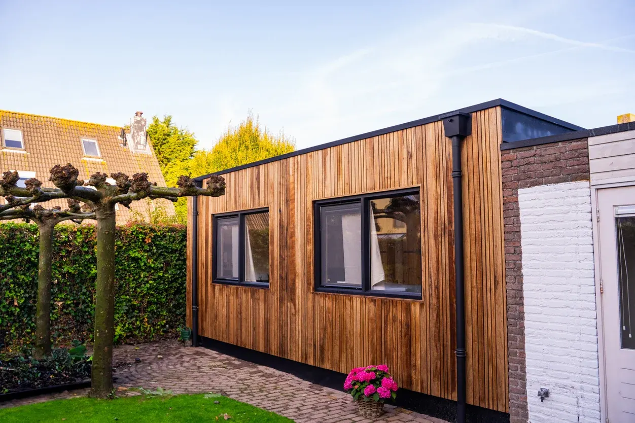 Aanbouw als kantoor aan een woning in Meteren