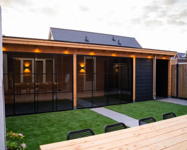 Luxe buitenverblijf met fietsenstalling in de omgeving van Den Bosch door Beus Bouw
